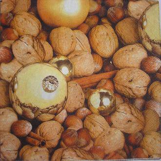 oříšky s kořením a ozdůbky.JPG